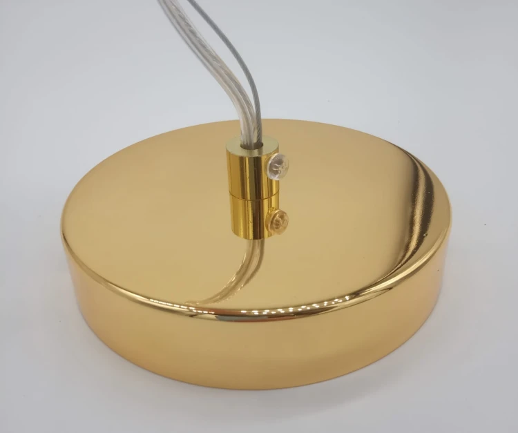 pol_po_Lampa-wiszaca-CANDLES-10-zlota-165-cm-282_1.jpg