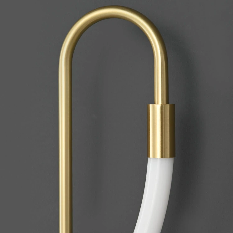 pol_po_Lampa-scienna-ESSA-zlota-90-cm-897_3.jpg