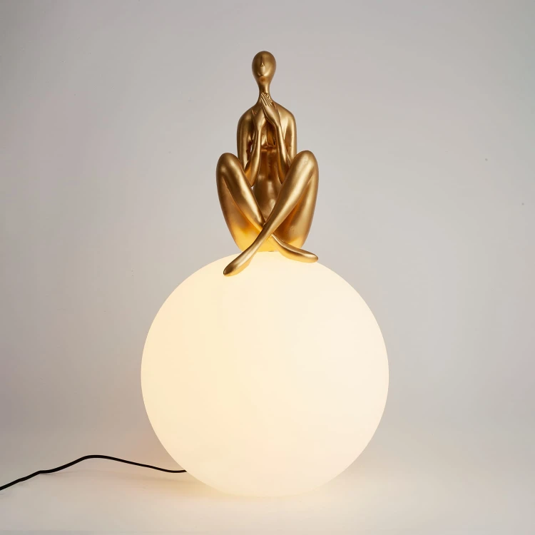 pol_po_Lampa-stolowa-WOMAN-3-zlota-35-cm-967_6.jpg