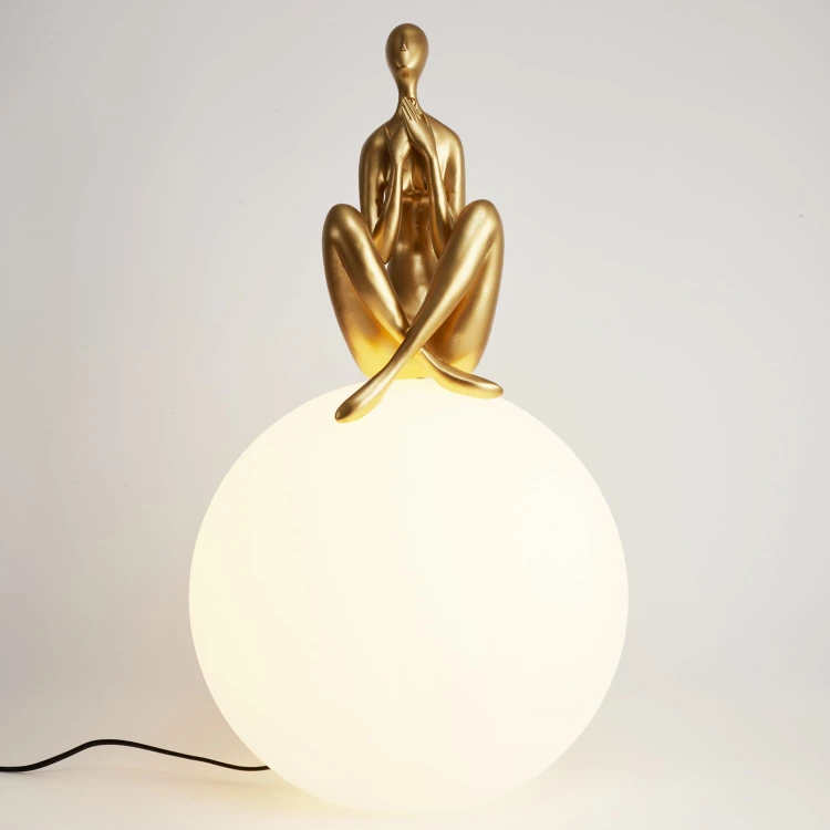 pol_po_Lampa-stolowa-WOMAN-3-zlota-35-cm-967_1.jpg