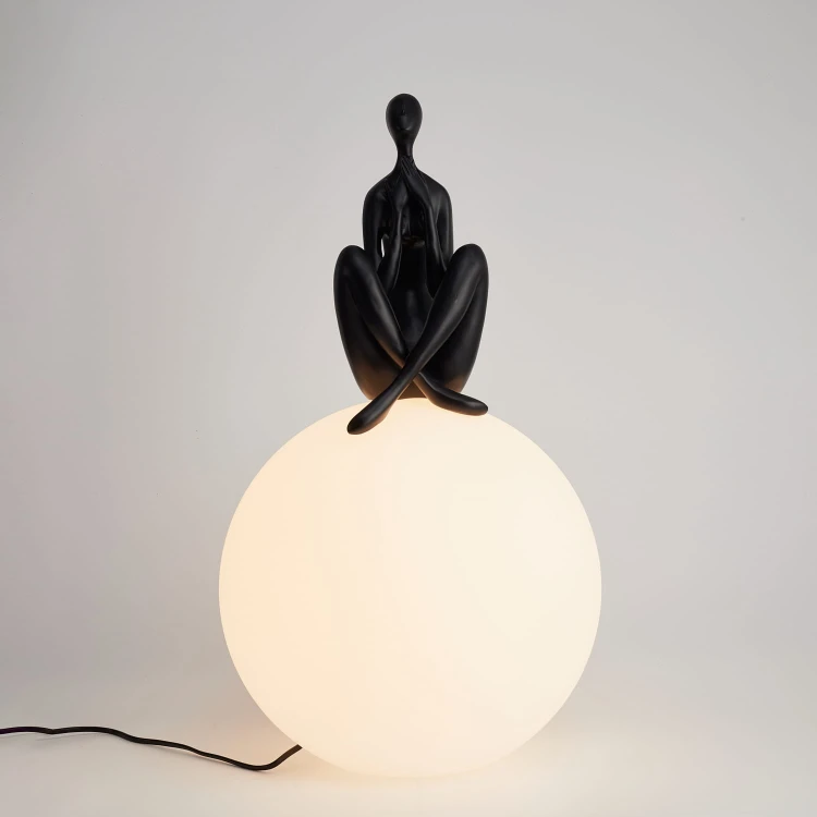 pol_po_Lampa-stolowa-WOMAN-3-czarna-35-cm-970_2.jpg