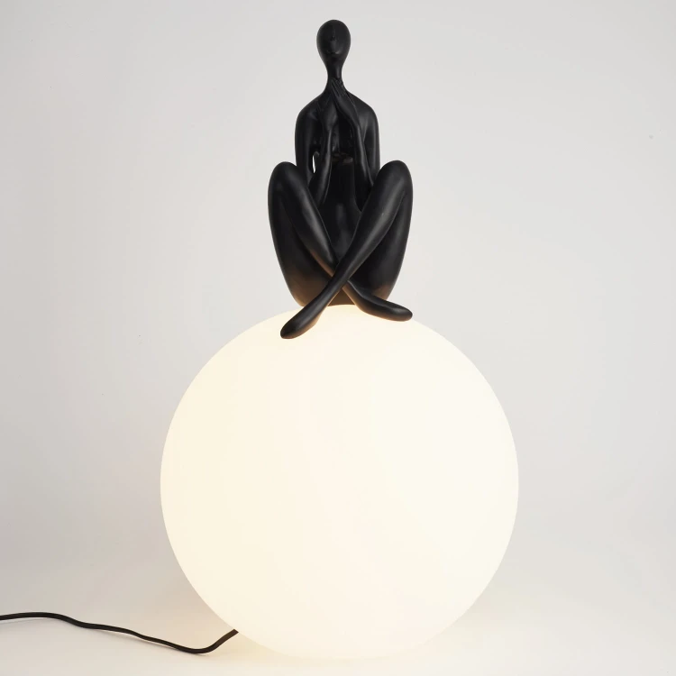 pol_po_Lampa-stolowa-WOMAN-3-czarna-35-cm-970_5.jpg