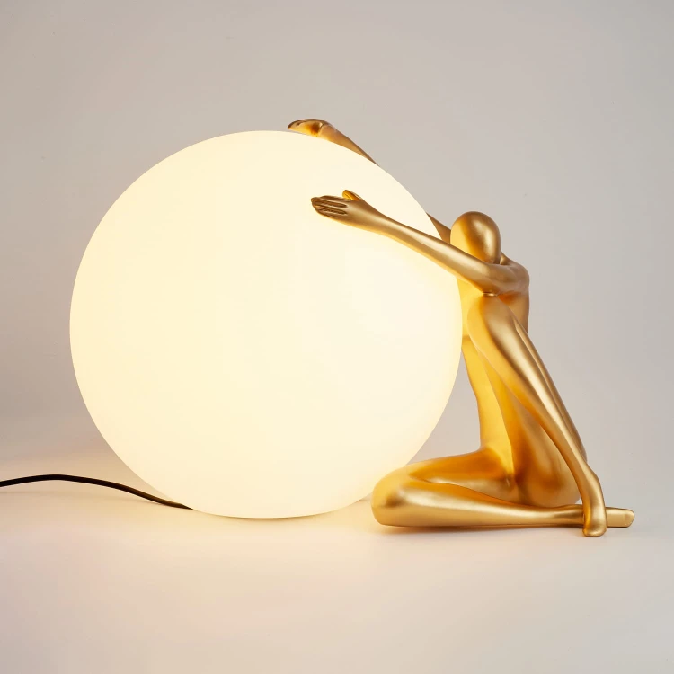pol_po_Lampa-stolowa-WOMAN-1-zlota-47-cm-975_2.jpg