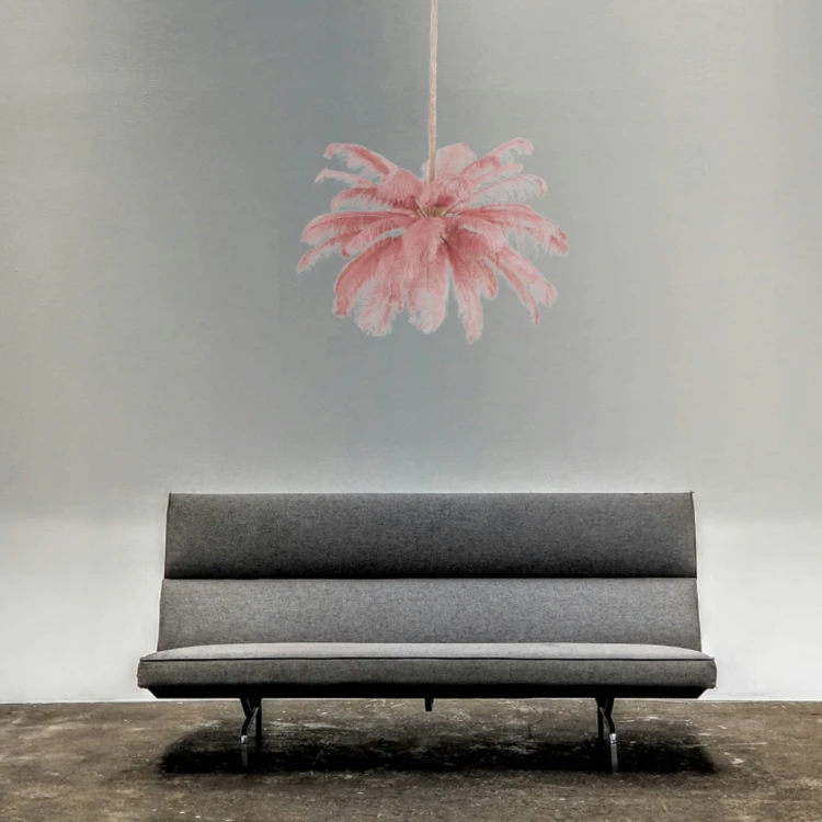 pol_po_Lampa-wiszaca-EMU-piora-rozowe-100-cm-1179_5.jpg