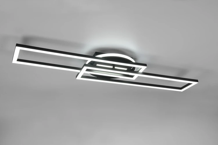 R67183132_2.jpg